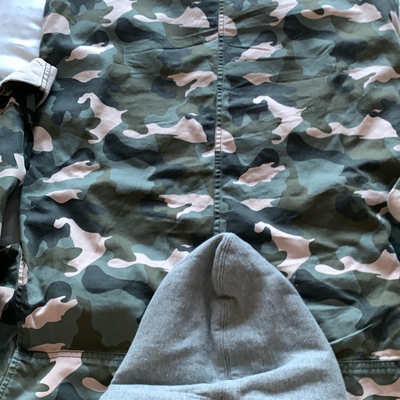 H&M pink camo jacket - Picture 1 of 3